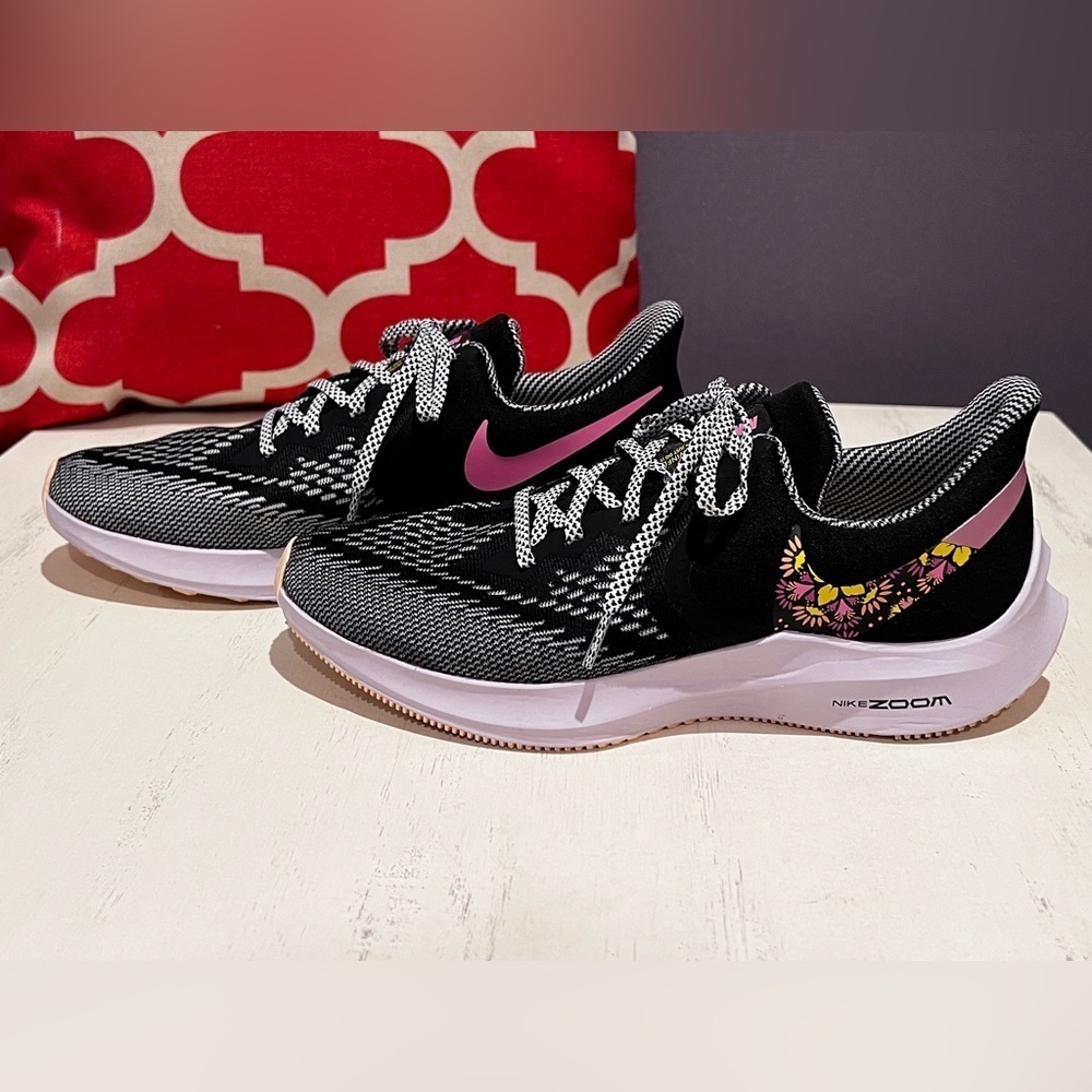 Nike Zoom Winflo 6 - Black and White Sneakers w/ Floral Swoop Accent